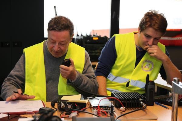 ON7PC Pierre ON6RF Manoel opérant le poste de secours de Nivelles 16 décembre 2018