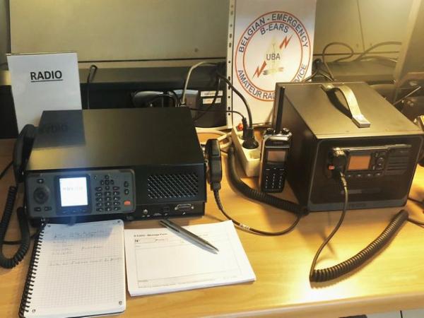 ON5VDA Dominique bedient de Radio Astrid en de DMR RA in het Crisiscentrum Brabant Wallon. BABEX oefening 18 maart 2022
