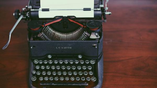 Old typewriter (vintage)