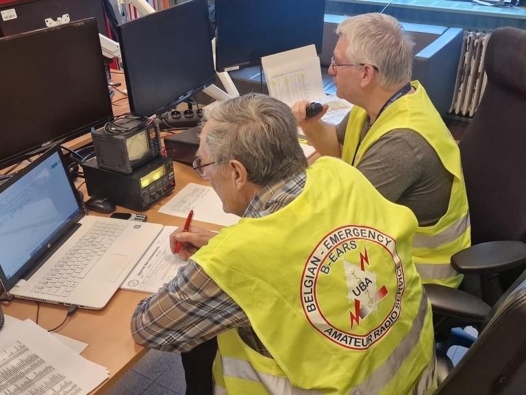 ON4KCN Etienne ON8LEB Etienne van 112 HAInaut, 19 november 2022