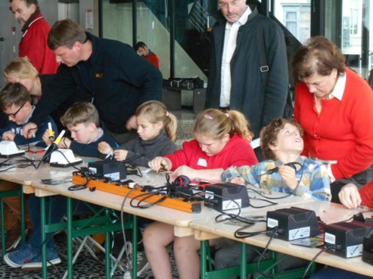 Dag van de Wetenschap 2014 Gent - Soldeeroefening
