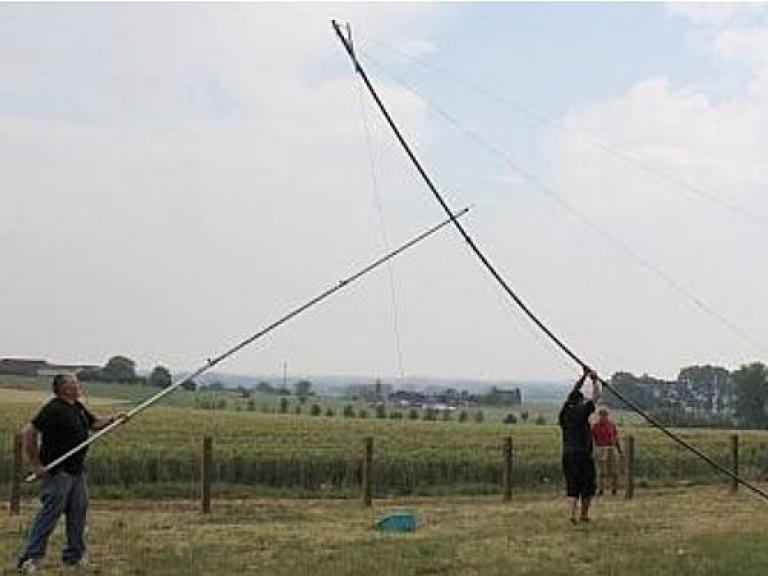 Fieldday 2012 erecting an antenna pole