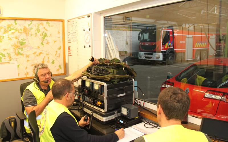 ON3IBZ Marc, ON5DVA Dominique, eerste hulppost Wavre 19 november 2022