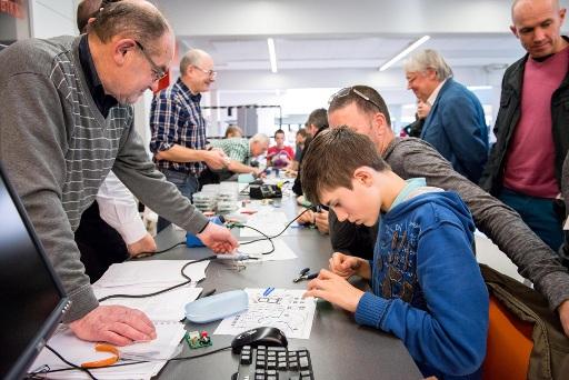 Dag van de Wetenschap 2014 Hasselt - Soldeeroefening
